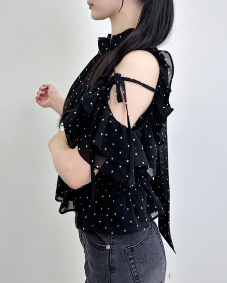 INGNI（イング） アソート2Wayリボン肩あきフリルブラウス ｸﾛ/ﾄﾞｯﾄ