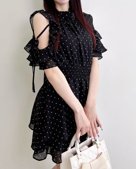 INGNI（イング） 2Wayリボン肩あきフリルミニワンピース ｸﾛ/ﾄﾞｯﾄ