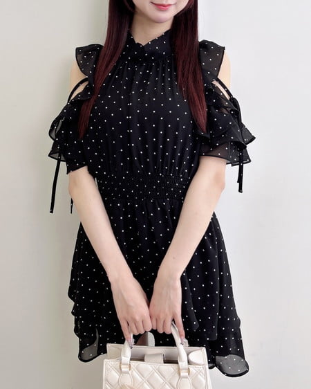 INGNI（イング） 2Wayリボン肩あきフリルミニワンピース ｸﾛ/ﾄﾞｯﾄ