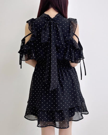 INGNI（イング） 2Wayリボン肩あきフリルミニワンピース ｸﾛ/ﾄﾞｯﾄ