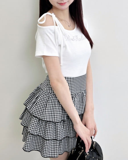 INGNI（イング） ワンショル肩リボンロゴリブトップス ｵﾌﾎﾜｲﾄ