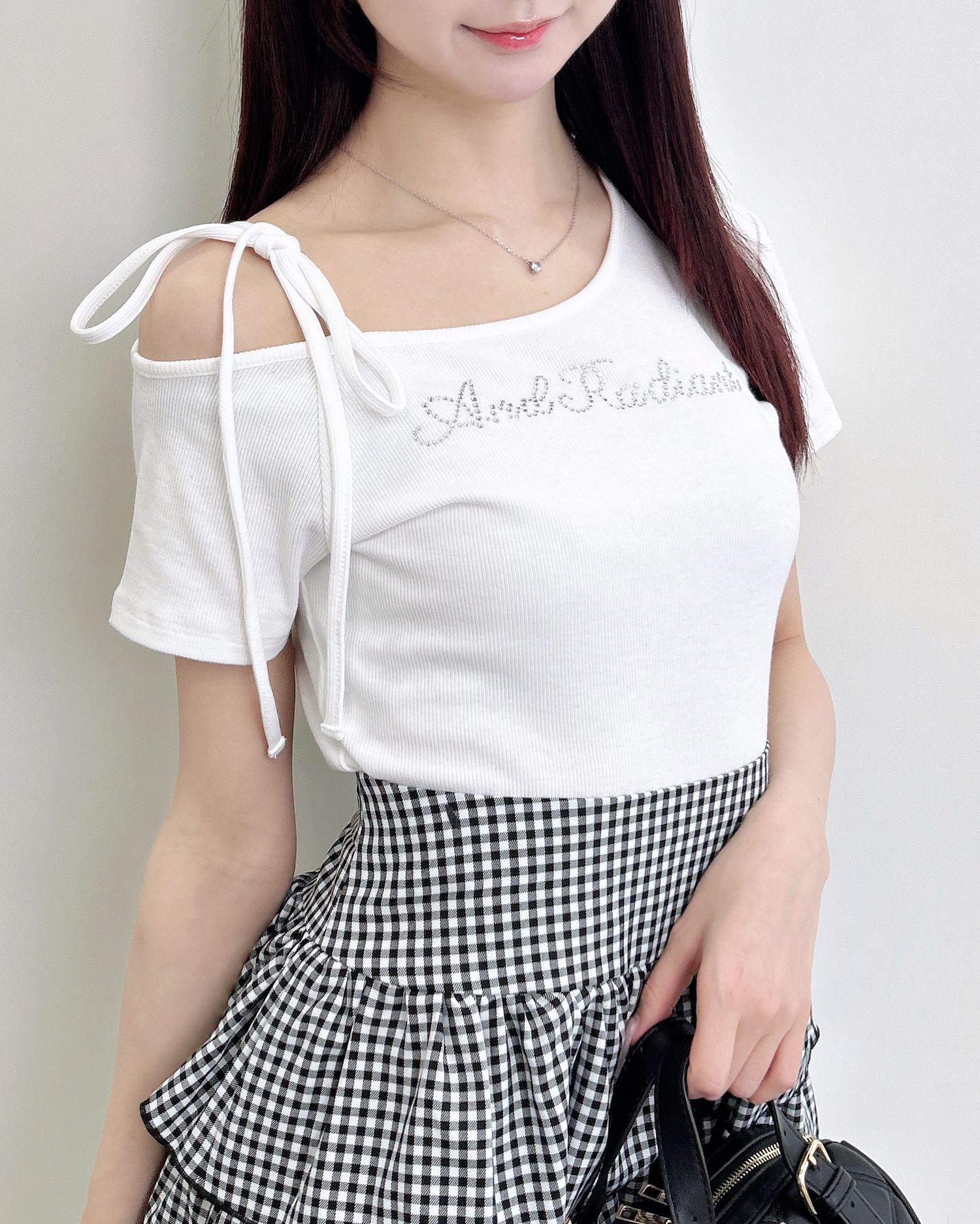 ワンショル肩リボンロゴリブトップス