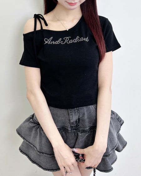 INGNI（イング） ワンショル肩リボンロゴリブトップス ｸﾛ