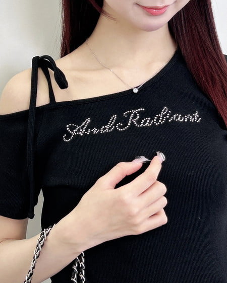 INGNI（イング） ワンショル肩リボンロゴリブトップス ｸﾛ