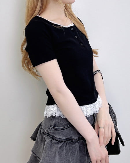 INGNI（イング） ヘンリーネックレース付プレートロゴ半袖リブトップス ｸﾛ