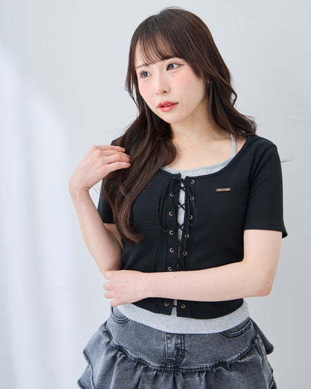 キャミレイヤード風リブレースアップ半袖トップス
