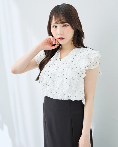 INGNI（イング） フリルシアーノースリブラウス ｵﾌ/ﾄﾞｯﾄ