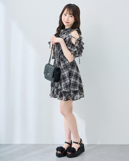 INGNI（イング） ビジュー付きキルティングショルダーバッグ ｸﾛ