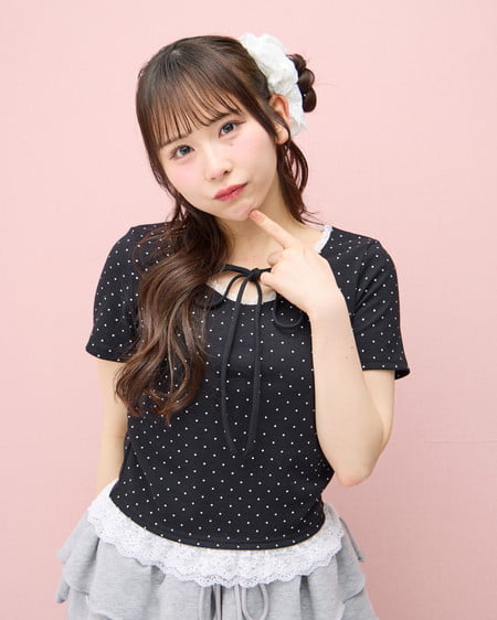 INGNI（イング） レース出しリボン付ドット半袖リブトップス ｸﾛ/ｵﾌﾎﾜｲﾄ