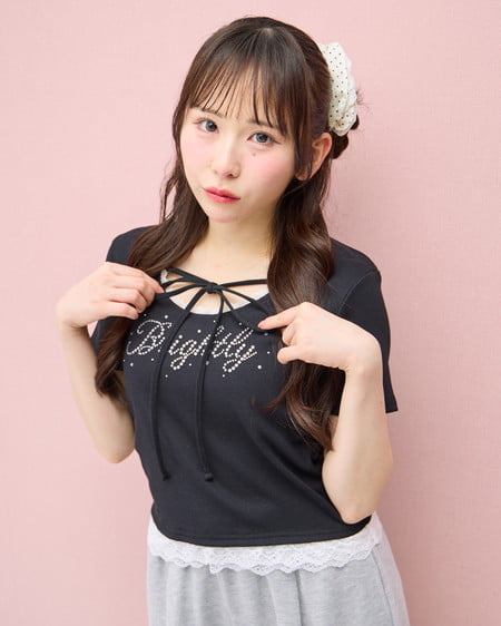 リボン付レース出しラインストーンロゴトップス