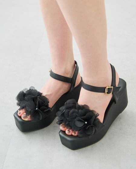 INGNI（イング） 厚底フラワーサンダル ｸﾛ