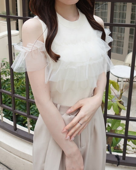 INGNI（イング） マルチWayノースリフリルニット ｵﾌﾎﾜｲﾄ