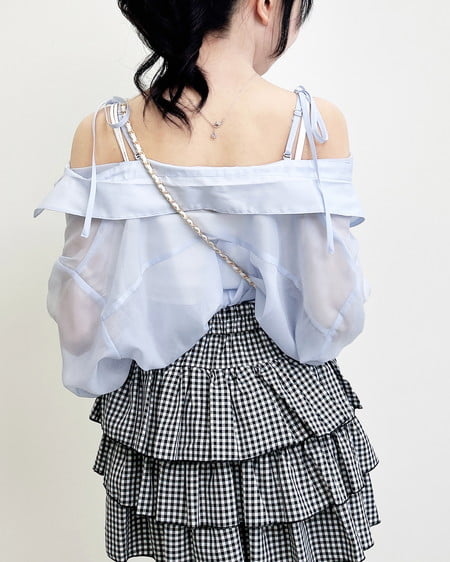 INGNI（イング） 2Way肩リボンオフショルシアーシャツ ｻｯｸｽﾌﾞﾙｰ