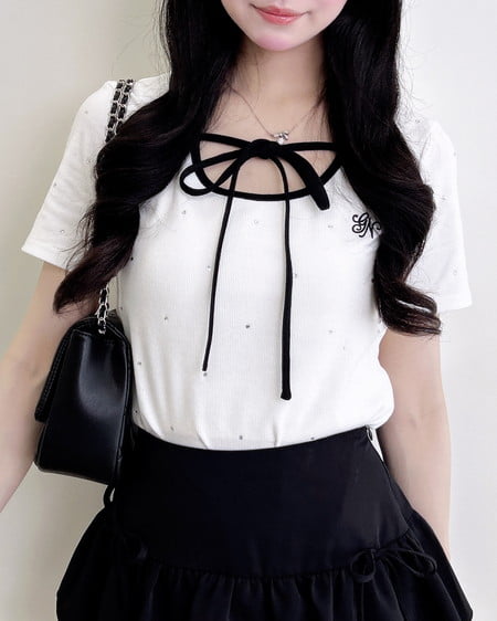 INGNI（イング） 配色パイピングリボンラインストーン飛ばしリブトップス ｵﾌﾎﾜｲﾄ/ｸﾛ