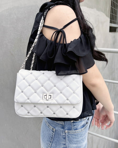 INGNI（イング） ビジュー付きキルティングショルダーバッグ ｱｲﾎﾞﾘｰ