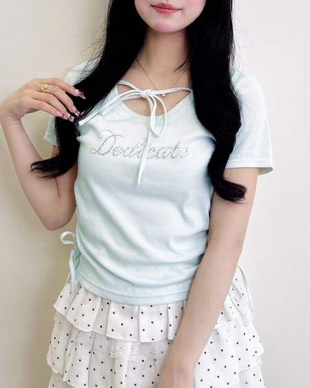 【4／30 2時までの限定価格】サイドギャザーリボンラインストーンロゴリブトップス