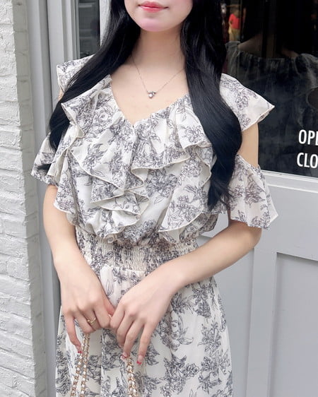 INGNI（イング） 肩あき花柄フリルワンピース ｵﾌﾎﾜｲﾄ