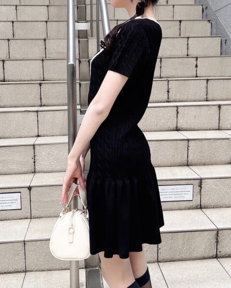 INGNI（イング） 配色ケーブル半袖ニットワンピース ｸﾛ/ｵﾌﾎﾜｲﾄ