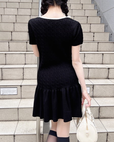 INGNI（イング） 配色ケーブル半袖ニットワンピース ｸﾛ/ｵﾌﾎﾜｲﾄ