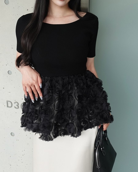 INGNI（イング） フラワーチュールペプラム半袖ニット ｸﾛ