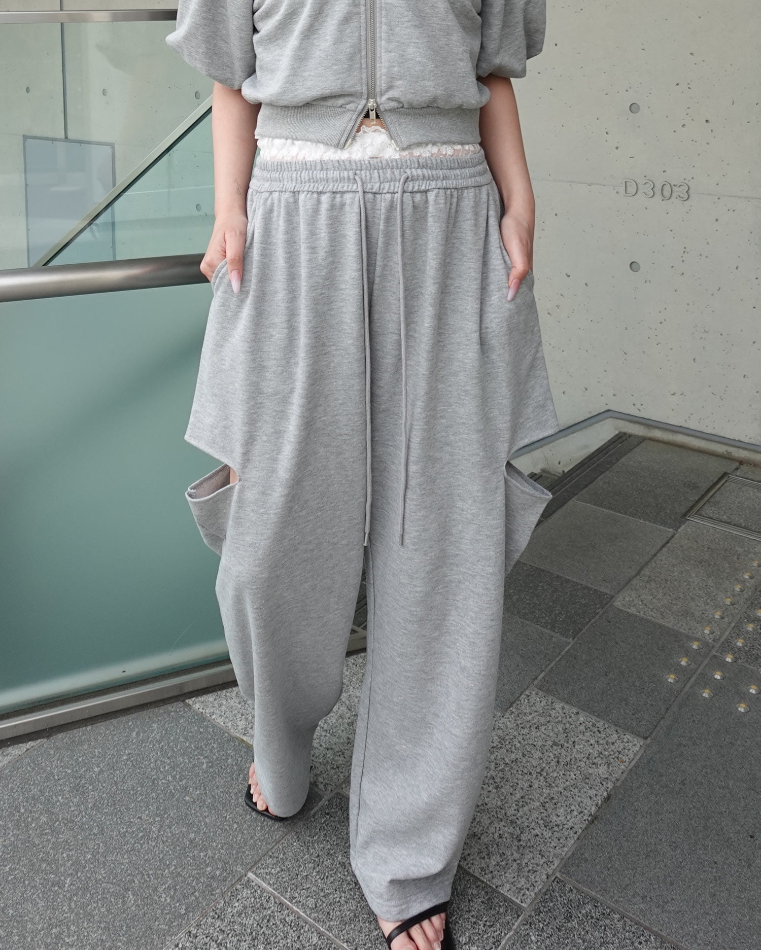 レースレイヤードサイドカットスウェットパンツ