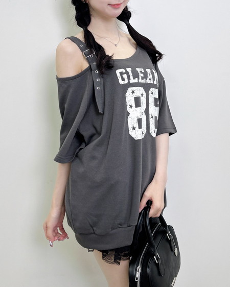 INGNI(イング)  【4／30 2時までの限定価格】肩ベルト付ナンバリングスウェットトップス