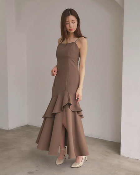 【INGNI SOELA】【5／7 2時までの限定価格】バックレースアップアシメスリットキャミワンピース