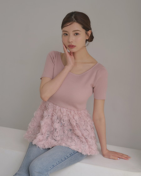 【一部カラー予約受付中】【INGNI SOELA】フラワーチュールペプラム半袖ニット
