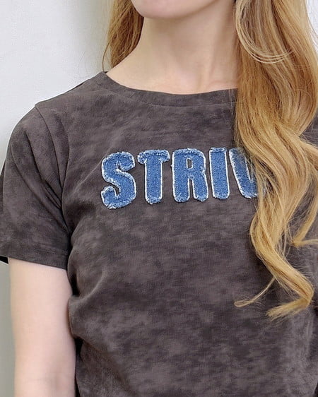 INGNI(イング) ムラ染めデニムロゴサイドギャザーTシャツ カーキ