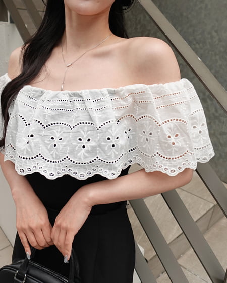 INGNI（イング） オフショルダーレースフリルノースリニット ｸﾛ