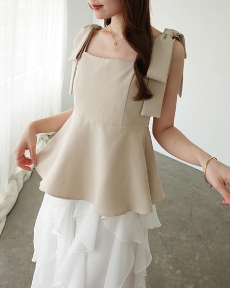 【SOELA】【5／17 24時までの限定価格】ショルダーリボンペプラムブラウス