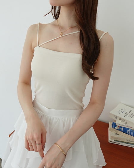 【SOELA】【5／17 24時までの限定価格】アシメストラップカップ付キャミソール