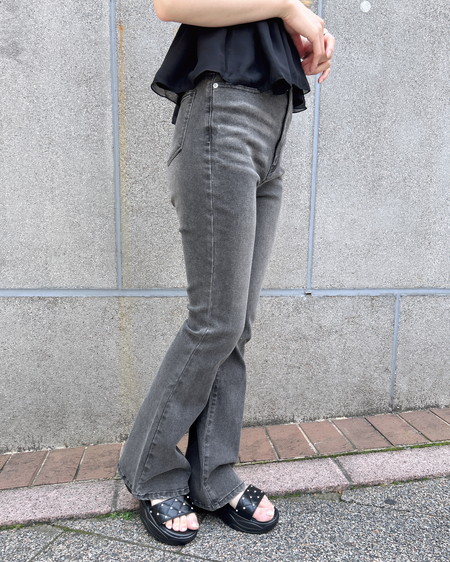INGNI（イング） グリッターラメフレアデニムパンツ ｸﾞﾚｰ