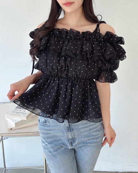 【5／20 2時までの限定価格】【WEB限定】フリルオフショルブラウス