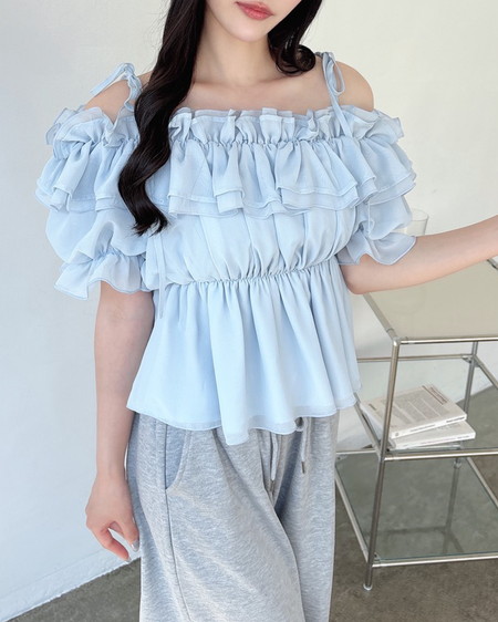 【5／20 2時までの限定価格】【WEB限定】フリルオフショルブラウス