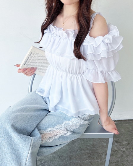 【5／20 2時までの限定価格】【WEB限定】フリルオフショルブラウス