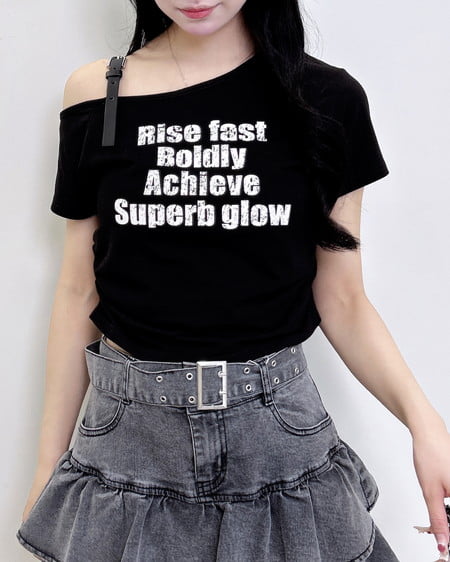 肩フェイクレザーベルトロゴTシャツ