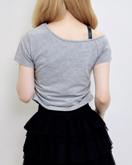 INGNI（イング） 肩フェイクレザーベルトロゴTシャツ ｸﾞﾚｰ
