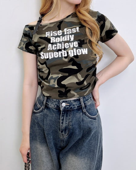 肩フェイクレザーベルトロゴTシャツ