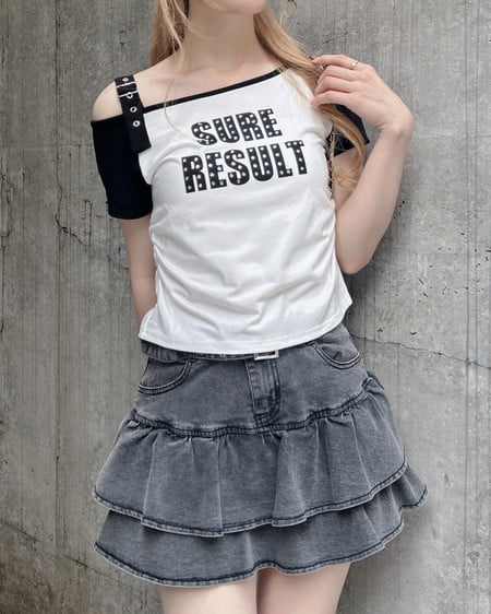 INGNI（イング） 肩ベルトラインストーン付ロゴラグランTシャツ ｵﾌﾎﾜｲﾄ/ｸﾛ
