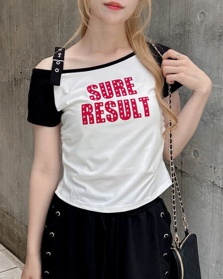 INGNI（イング） 肩ベルトラインストーン付ロゴラグランTシャツ ｵﾌｸﾛ/ｱｶ