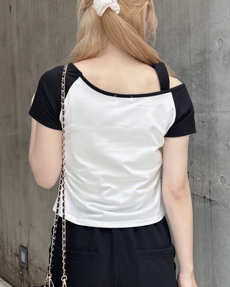 INGNI（イング） 肩ベルトラインストーン付ロゴラグランTシャツ ｵﾌｸﾛ/ｱｶ