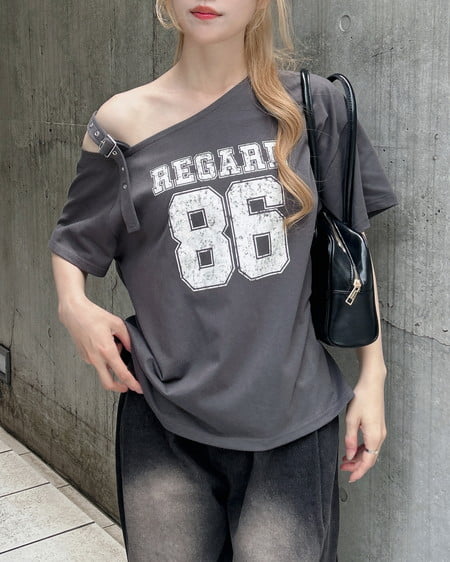 INGNI(イング) 肩ベルト付ワンショルナンバリングTシャツ スミクロ
