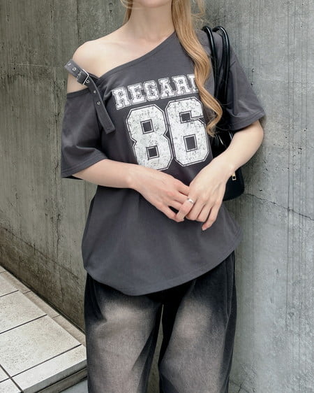 INGNI(イング) 肩ベルト付ワンショルナンバリングTシャツ スミクロ