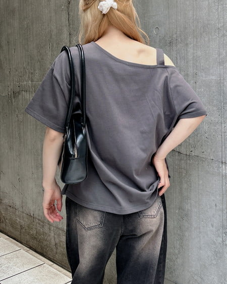 INGNI(イング) 肩ベルト付ワンショルナンバリングTシャツ スミクロ