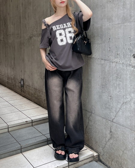 INGNI(イング) 肩ベルト付ワンショルナンバリングTシャツ スミクロ