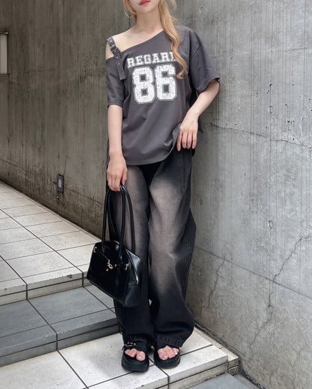 INGNI(イング) 肩ベルト付ワンショルナンバリングTシャツ スミクロ