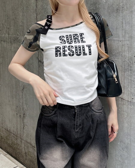 肩ベルトラインストーン付ロゴラグランTシャツ