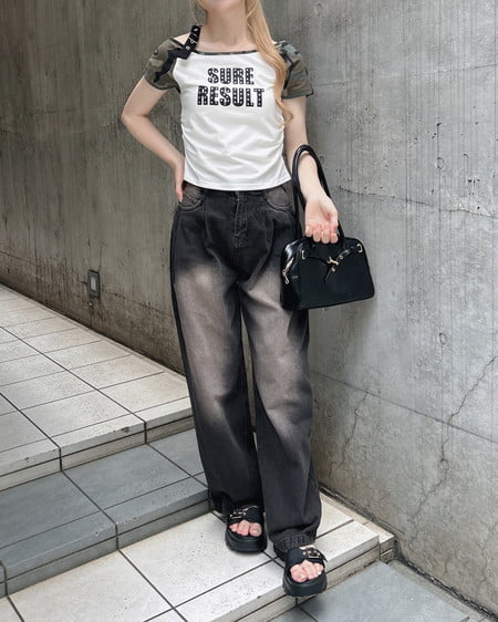 INGNI(イング) 肩ベルトラインストーン付ロゴラグランTシャツ メイサイ