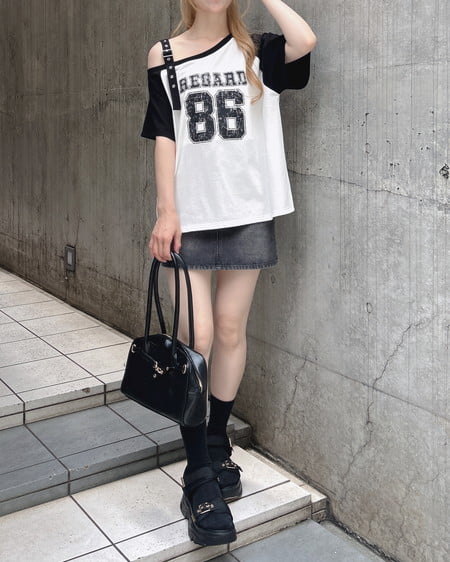 INGNI(イング) 肩ベルト付ワンショルナンバリングTシャツ オフホワイト/クロ